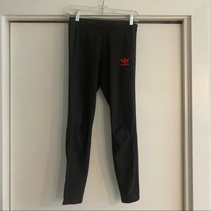 Adidas solid black legging 3 stripe